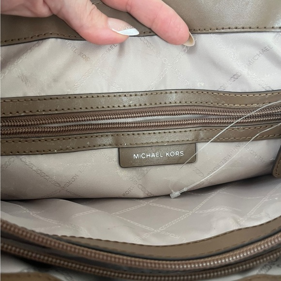 Michael Kors Driftwood Multi Signature Canvas Large Tote Shoulder Bag Zip Top - Picture 4 of 8